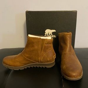 Sorel Boots - excellent condition. worn 1 time! Size 8